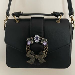 Crossbody hand bag